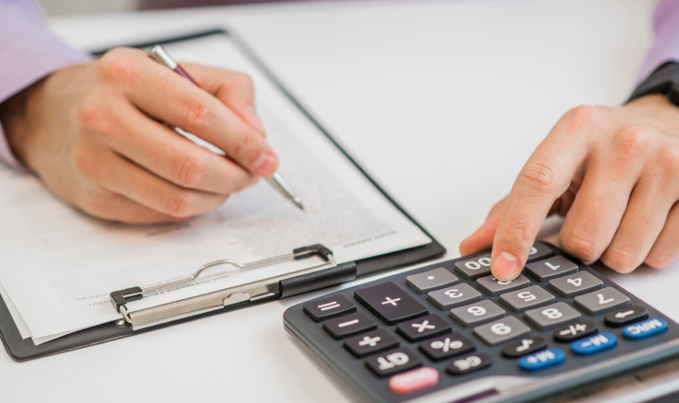 LinkedIn premium company pages Subscription 2024 | DMC